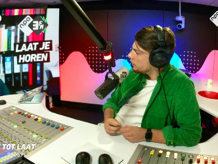 Pastor Mauricio spreekt laatste gebed uit met corona patiënten.