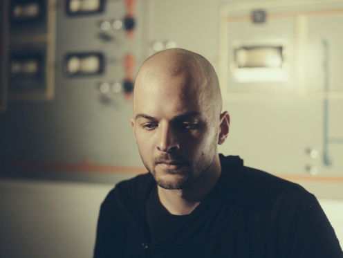 Pianist Nils Frahm verkoopt gerust driemaal Paradiso uit, zo is het eerste concert!