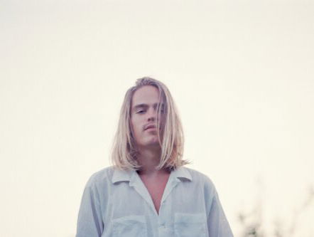 Timo raadt vanuit het centrum van Nijmegen Popronde act Van Common aan