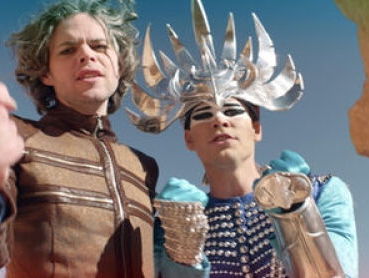 Alive van Empire Of The Sun moest hier ook een hit worden