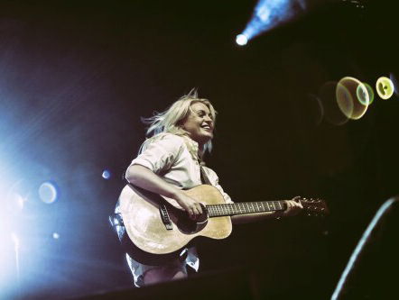 De nieuwe Miss Montreal over liefdesverdriet komt in het Nederlands nóg meer binnen