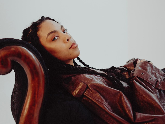 Latanya Alberto is afgeleid door Red Flags