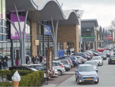 Nienke houdt niet van de woonboulevard, maar koos wel de beste 'woonboulevardsong'.