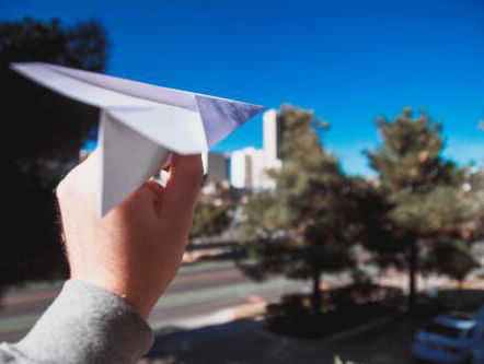 Het NK Vliegtuig Vouwen: de winnaar én een tutorial van het winnende vliegtuigje!