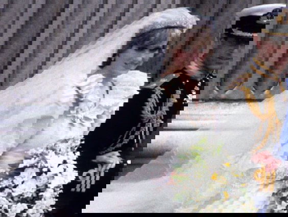 Bruidstaart van prinses Diana te koop: Rudolf van Veen over Engelse bruidstaarten