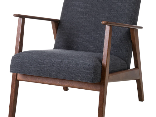 Naomi smeert al haar scharrels dezelfde ikea-stoel aan