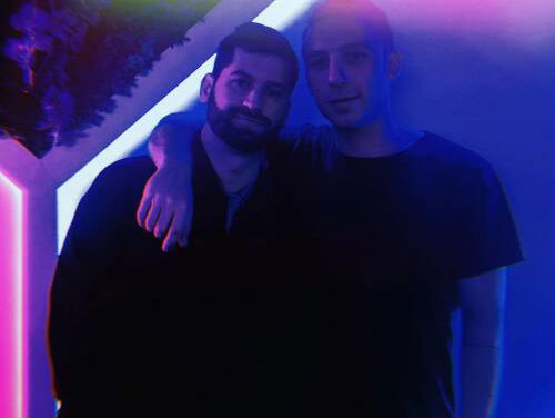 Marcel kreeg tickets voor een band die hij niet kent