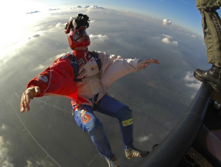 Vijf Vragen Aan: Henny Wiggers (parachute fotograaf)