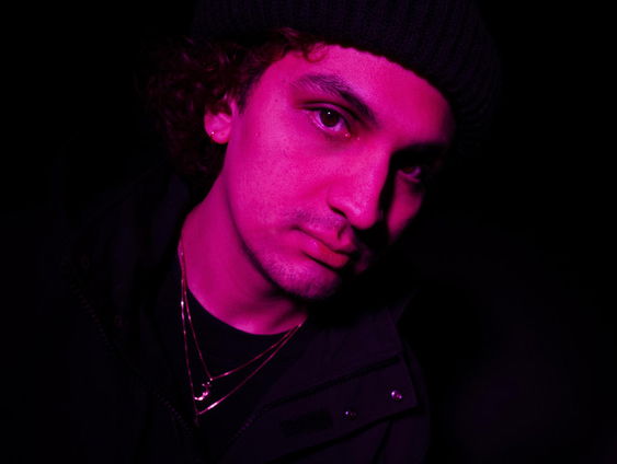 De toonladder: Youth van Tommy Mayran beschrijft interne relatie-struggles