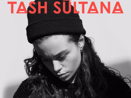TASH SULTANA KOMT VAN HEEL VER EN IS STRONGER THAN EVER