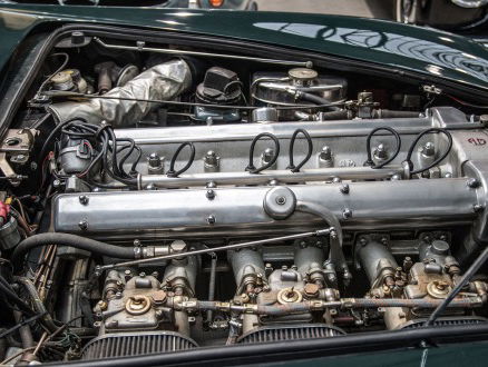 Kelly is automonteur, en een vrouw!