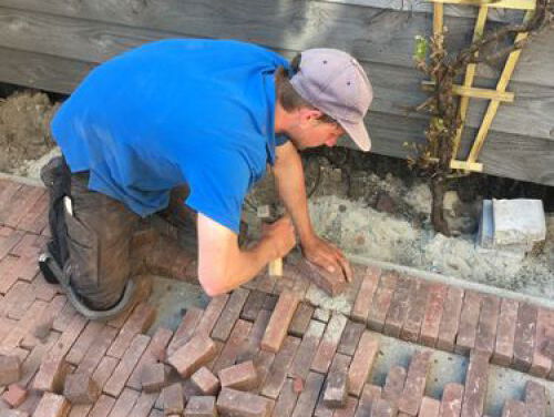 Medewerker van de Dag Folkert is lekker aan het straten