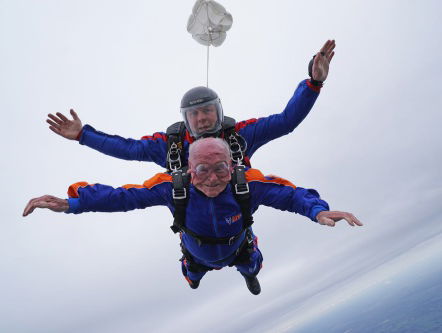 Rest in peace, Parachute-Opa Toon (95)