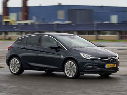 Knipperlichtliedje: Zwarte Opel Astra