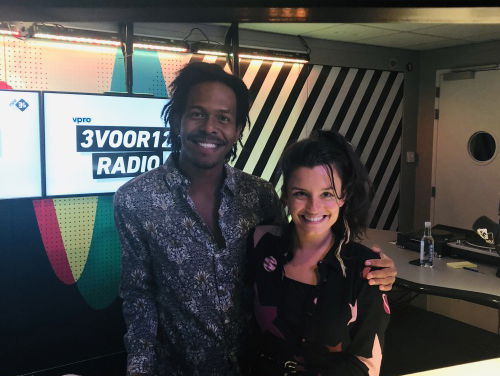 Jeangu Macrooy werd helemaal emo toen hij zijn eigen liedje terughoorde in een bioscoopfilm