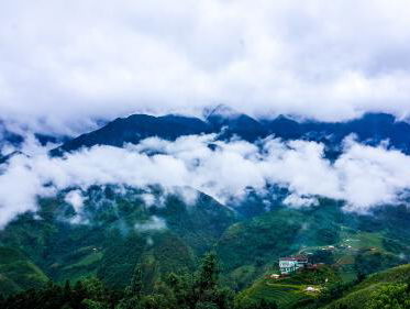 Backpack Track: Simon scheurt door de regenachtige bergen van Vietnam met The War On Drugs