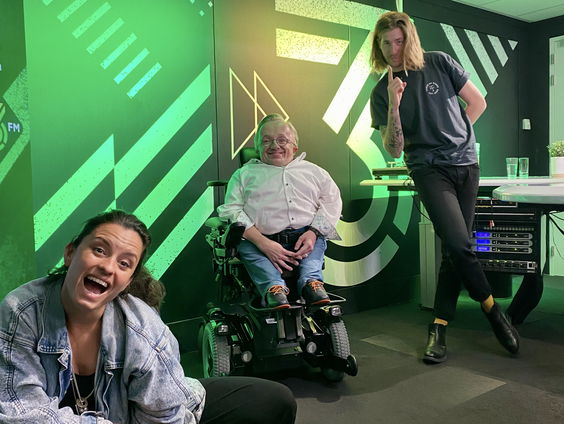 De minister van Gehandicaptenzaken maakt het belang van zijn rol duidelijk