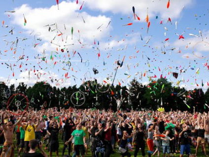 FESTIFAN DENNIS SCHETST ZIJN IDEALE FESTIVAL