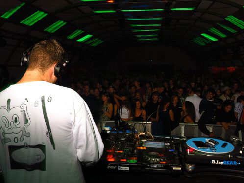 De DJ Shortlist van Woody: Op deze track sprint mijn moeder van links naar rechts over de dansvloer