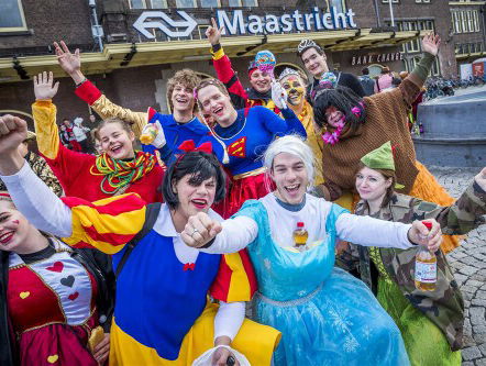 Diana sliep de afgelopen maanden slechts 3 uur per nacht om alle carnavalsoutfits af te krijgen!