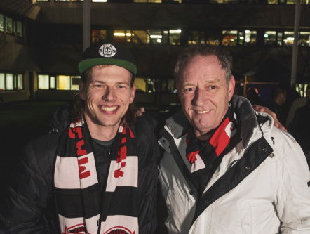 Sander en Noortje doen examen Fries met Piet Paulusma