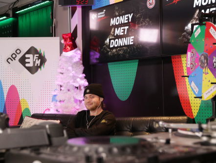 Monnie met Donnie: Koen Verweij bewijst dat schaatsers gul geven