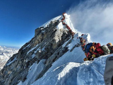 Vragenzondergene: waarom staat er een file bij de Mount Everest?