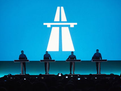 Volgens Tobbe mag Kraftwerk niet ontbreken in de Syntherklaas Special