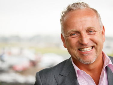 Gordon presenteert het zoveelste talentenprogramma, op geheel bekende wijze!