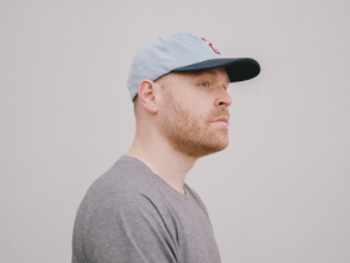 Sticks: 'We Zijn Hier Hier Niet' is een pleidooi voor je eigen koers varen.