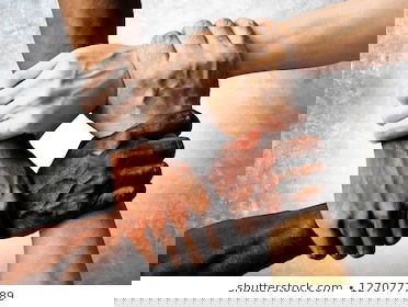 organisatoor van de anti-racisme demonstratie legt uit waarom de Bijlmer een belangrijke plek is om te demonstreren