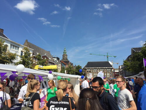 NOS op 3: de introductieweek in Groningen is begonnen. Studenten hebben vragen over de ontgroeningen