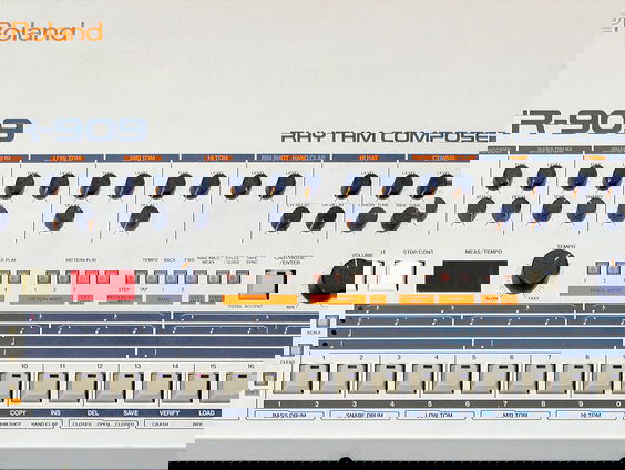 ROLAND TR-909
