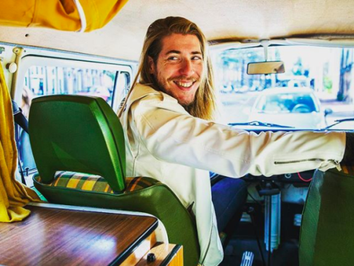 Het verval begint want vriend Frank is 30 geworden