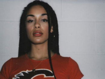 Tim wordt heel blij van Jorja Smith