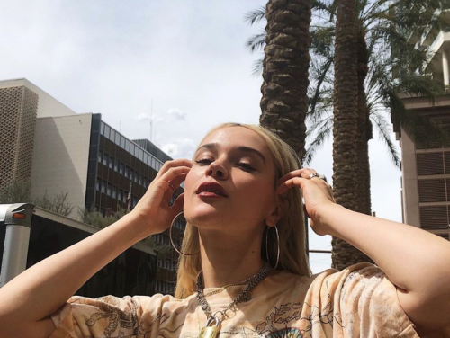 More credits voor Lolo Zouaï volgens Evi!