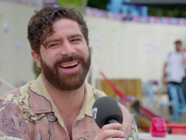 Foals over hun geheime show op Glastonbury: 'Een van onze beste shows ooit!'