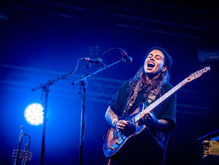 Welke act weet de werelden van Junkie XL en Tash Sultana bij elkaar te brengen?