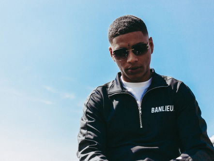 "Godskind" Young Ellens liet een kruisje op zijn voorhoofd tatooëren