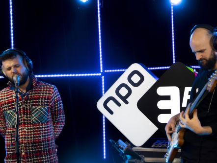 White Lies over optreden in de Paradiso en hun nieuwe nummer Tokyo!