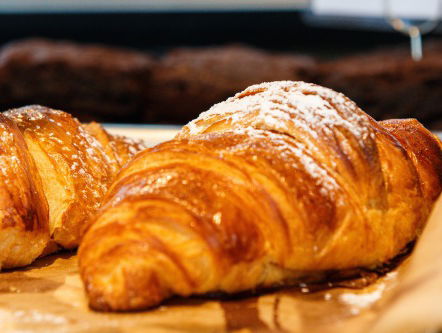 Croissantmoment: Joost gaat even buiten kijken hoe de zon opkomt