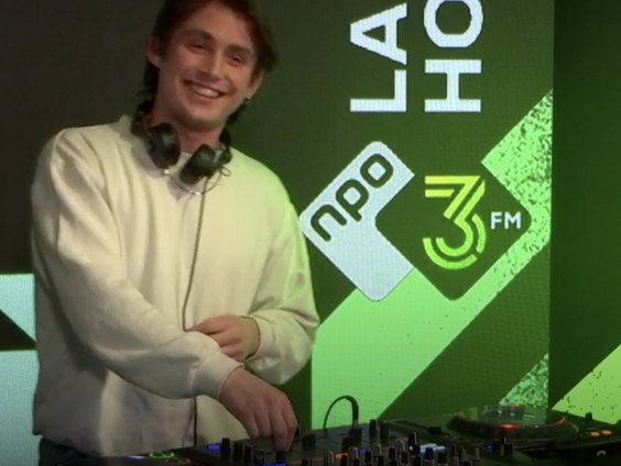 Job Sifre draait New Beat DJ set