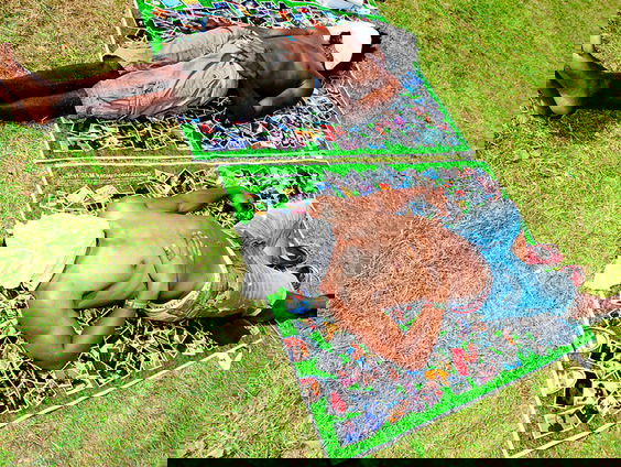 Het Plakkerige Uur: Muzikale aftersun na een tropische dag