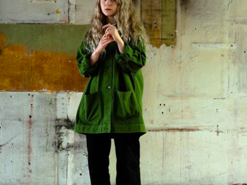 Jur ontdekte de Noorse zangeres Moyka in de kantine van school!