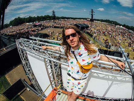 3FM-dj Frank komt oude bekende tegen op het festivalveld