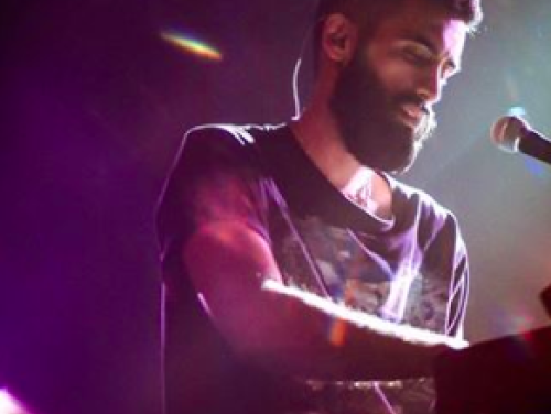 Shey Baba verovert als voorprogramma het hart van Mieke