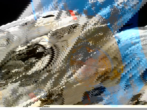 Na 35 jaar ontwerpen, bouwen, lobbyen gaat de Robotarm ‘ERA’ de ruimte in en daarover spreken we met onze ...