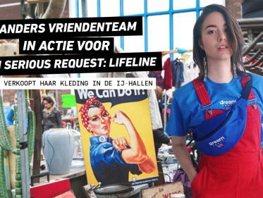 Teske verkoopt haar kleding op de IJ-Hallen voor Serious Request