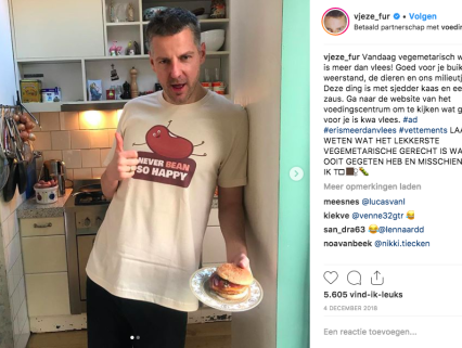 Vjeze Fur geeft commentaar bij de inzendingen van de #lekkerfred kookwedstrijd!