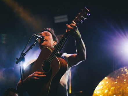 Helaas klonk ‘Forza (It Is)’ al teveel als een klassieker om echt een hit te worden